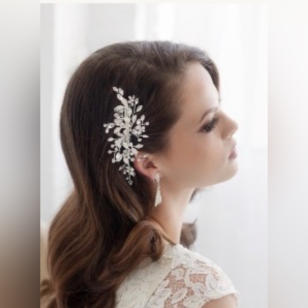 Elegant Silver Hair Accessory perfect for a bride to be - Picture 1 of 6